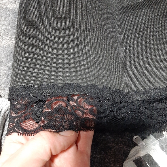 💜3/$15💜Tummy trainer - Picture 3 of 3